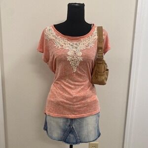 Miss Me coral top with embroidery and‎ lace details